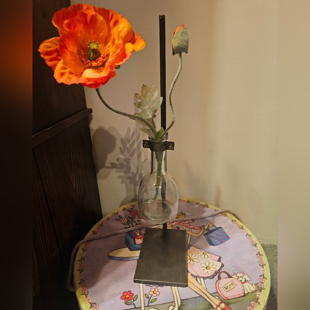 Bud vase